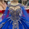 Blå bollklänning quinceanera klänningar med kappa Cape Cathedral Train Applique Lace Tull Floral Corset Vestidos de xv 15 anos