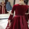 Abito da sposa tradizionale marocchino bordeaux con applicazioni in oro velluto arabo musulmano Dubai abiti da sposa manica lunga abito da sposa indiano Abaya 2024 Robe De Mariage