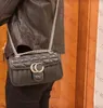 Bolsos de diseñador Marmont Bolso de hombro Bolso Crossbody 26 cm Lujos Moda Clásico Logotipos metálicos Bolso de cuero Embrague Totes Carteras Monedero