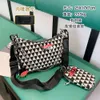 Nuova borsa sottobraccio a tracolla singola con gnocchi a triangolo leggero e lussuoso. Set di due pezzi casual coreano alla moda versatile