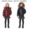 Czarna zimowa kurtka parka dla chłopców płaszcz zimowy 90% Down Down Tacets Dziewczęce Ubranie dla dzieci noszenie dzieci odzież chłopięce odzież 231228