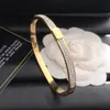 Classici Designer Braccialetti con intarsi di diamanti Braccialetti con diamanti in oro argento Braccialetti con acciaio al titanio Lettera di marca Fiore Bracciale con sigillo in acciaio Bracciale con polsino Amante Gioielli