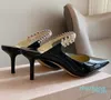 Tasarımcı Lüks Bayan Sandalet Terlik Katırları Bing Düz Kristal Kemer Kayışı Patent Deri Elmas Zinciri Yüksek Topuklu Yarı Drag Ayakkabı