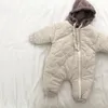 幼児の赤ちゃんダウンコットンソリッドロンパーズ生まれた男の子の女の子フード付き服を雪スーツ冬のジャンプスーツ厚い暖かい脱毛0-24m 231228