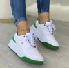 Stövlar kvinnors nya sneakers 2022 Autumn Fashion Mix Color Ladies Lace Up Vulcanized Shoes 3543 Largesized Female Casual Sport Flats