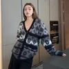 Hoge kwaliteit luxe damestruien gebreid Designer lente herfst wollen fleece bedrukte Letter-V vesten trui Trui jas voor dames