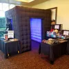 Décoration de fête Sayok 2.5m gonflable 360 degrés Po Booth LED Cube 2 portes tente avec lumières pour décor d'événements de mariage