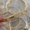 Designer Luxury 18K Gold Van Clover Armband med mousserande kristaller och diamanter Ultimate Symbol of Love and Protection En perfekt gåva för Women Girls P0NQ