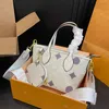 Designer Totes Fashion Bag Women Beach High-Capacity Cross Body Populära handväska axelväska Toppkvalitet stor kapacitet shopping på väska läder axel handväska