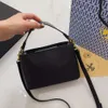 T Famiglia 2024 Nuovo modello Litchi Piccola spalla quadrata a spalla singola Crossbody Casuabile, semplice e versatile Stuffa da donna casual