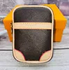 Chaveiros de designer de letras clássicas imperdíveis mini bolsa carteira de couro chaveiro de luxo pingente de bagagem chaveiro de carro chaveiro para charme homens mulheres moda fone de ouvido saco de armazenamento