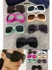 2024 Óculos de sol de verão de alta qualidade para mulheres estilo anti-ultraviolet Placa retrô quadrado Gradiente de moda de moda completa feminino Órdens grandes Caixa aleatória 6136