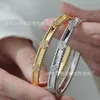 Designer-Luxus-Van-Clover-Armband aus 18-karätigem Gold mit funkelnden Kristallen und Diamanten, ultimatives Symbol für Liebe und Schutz, ein perfektes Geschenk für Frauen und Mädchen 3.2