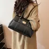 Advanced Retro Shoulder Bag For Women With Large Capacity Autumn/Winter Fashionable Handbag Briefcase