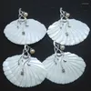 Anhänger Halsketten 2 stücke Natürliche Weiße Perlmutt Anhänger Shell Carving Blume Mit Süßwasser Für Luxus Kleidungsstücke Schmuck