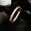 Designer luxe 18k gouden Van Clover armband met fonkelende kristallen en diamanten Ultiem symbool van liefde en bescherming, een perfect cadeau voor dames meisjes Vcma