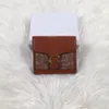 Modedesigner läder plånböcker lyxiga kreditkort plånbokhållare damer blixtlås och knapp vikta purses klassiska varumärkesmynt med lådor med lådor