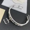 2QV0 뱅글 하이 텍스처 구리 디자이너 팔찌 브랜드 문자 꽃 Voguish Women Bangles Wristband Cuff Trendy Jewelry Crystal Lovers Wedding Par