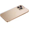 Mobiltelefonfodral Metallmagnetiska fodral Aluminiumlegering för trådlös laddning av telefonfodral för iPhone 15 14 13 12 Pro Mini Max genomskinlig matt täckning IKI6