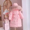 어린이를위한 여자 겨울 재킷 십대 길이 스타일의 두꺼진 파카를 유지하는 따뜻한 후드 코트 아동 모피 칼라 외곽웨어 231228