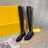 Botlar fends Martin Boot uyluk patik tasarımcısı kış moda son lüks altın f metal toka kadın ayakkabıları inek derisi düşük topuk dantel yukarı rou m9g3#