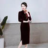 エスニック衣類特大のバーガンディベレベットQIPAO中国スタイルマンダリンカラー女性チョンサムセクシーなスリムスプリットドレスエキサイトビーズ