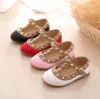 2021 Nya flickor Sandaler nitar Single Shoes Kids Läder Sandal Naken Toddler Girl Princess Flat Dance Shoe1407836