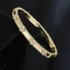 Designer-Luxus-Van-Clover-Armband aus 18-karätigem Gold mit funkelnden Kristallen und Diamanten, ultimatives Symbol für Liebe und Schutz, ein perfektes Geschenk für Frauen und Mädchen. O4or