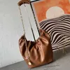 Diseñador de calidad Squeeze Hobo Bags en cuero de napa Bolsos de un solo hombro Bolsas de compras de gran capacidad Cadena de hardware dorada Baguette Monedero de moda para mujer