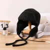 ベレー帽の冬の編み帽子屋外のカジュアルウォームプロテクション暖かさキャップ韓国語インシンファッションビーニーボンバーハットイヤーマフ