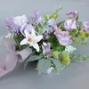 Fiori decorativi Fiori legati a mano Eleganti bouquet da sposa di fiori artificiali Decorazioni floreali simulate per la composizione di matrimoni