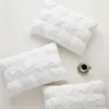 Lofuka 럭셔리 흰색 100% 거위 아래쪽 베개 다운 방지 꽃 공예면 표지 침구 3D 스타일 사각형 퀸 킹 침대 베개 231229
