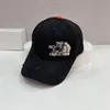 Diseñador de moda Sombrero de béisbol con letras Sombrero de retales de mezclilla para hombres y mujeres Sombrero de tenis de lujo Sombrero de playa de verano 129