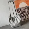 Diseñador de calidad Squeeze Hobo Bags en cuero de napa Bolsos de un solo hombro Bolsas de compras de gran capacidad Cadena de hardware dorada Baguette Monedero de moda para mujer