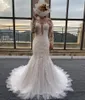 2024 Abiti da sposa sexy Abiti da sposa Applicazioni in pizzo Perline di cristallo Illusione Sirena Maniche lunghe Paese personalizzato Taglie forti Sweep Train Overskirts