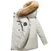 남성의 두꺼운 흰 오리 다운 코트 세련된 외관을위한 분리 가능한 모피 칼라와 함께 중간 길이의 겨울 겉옷 231228