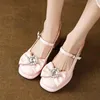 Sapatos de vestido Mulheres de couro fino 2023 doce rosa mary jane luxo alto salto elegante senhoras arco retro strass bombas