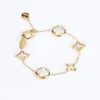 Braccialetti con chiusura a fiore Bracciale lettera V Designer in acciaio al titanio per donna uomo gioielli di lusso regali donna ragazza oro argento oro rosa 211p