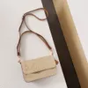 Brynn Under Emfed Bag Tasarımcı Lady Basit Zarif Stil Klasik Sofistike Ama Alışılmadık Kadınlar Omuz Çantası Crossbody Under Equilt Bag Ca529