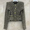 24 FW Casacos femininos Jaqueta bordada recortada Lurex Tweed Blouson com botões de letras Vintage Designer Casaco Meninas Milan Runway Designer Tops Braid Outwear Blazer