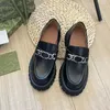 Designer-Loafer, Luxus-Buchstabe, Metallverschluss, Damenschuhe aus echtem Leder, Italien-Designer, hochwertiger, lässiger Plateauschuh