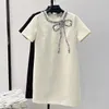 Abiti da donna Marchio di moda europeo Mini abito a maniche corte con scollo tondo con decorazione a fiocco in paillettes bianco e nero