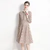 Designer Elegant Print Fit Casual Dress Woman Lång ärm Lapel -knapp Slim Hög midja Vacation Midi Dressess 2024 Spring Fall Runway Formal Party Ruched Ballgown