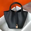 Célèbre créateur, panier à légumes de couleur unie classique et populaire, sac à main à la mode, sac seau à blocage de couleur, accessoires de serrure en métal, shopping et rencontres pour femmes