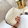 Sac de designer pour femmes Lou Pompon Sac fourre-tout matelassé Classique Caviar Bandoulière Sac à bandoulière en chaîne en métal Sangle Véritable Cuir Luxurys Sac à main célèbre pochettes