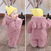 Baby pojke kläder söt plysch björn baby rompers höst vinter hålla varma huva spädbarn flickor övergripande jumpsuit född romper 0-18m 231228