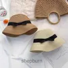 Mode halm hatt designer mens kvinnor hink hatt monterade hattar solskydd sommar resor strand solhat lyxbrev stora taksar mössor hepburn hatt sscofejn