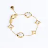 Braccialetti con chiusura a fiore Bracciale lettera V Designer in acciaio al titanio per donna uomo gioielli di lusso regali donna ragazza oro argento oro rosa 211p