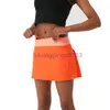 LL-88207 Abiti da yoga da donna Gonne da tennis a vita alta Gonna a pieghe da esercizio Cheerleader Abiti corti Abbigliamento fitness Ragazze che corrono Pantaloni elastici per adulti Abbigliamento sportivo