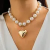 Kedjor Elegant Big Imitation Pearl Beads Chain Halsband för kvinnor Vintage Goth Love Heart Pendant Choker Y2K SMEEXKE WED Tillbehör